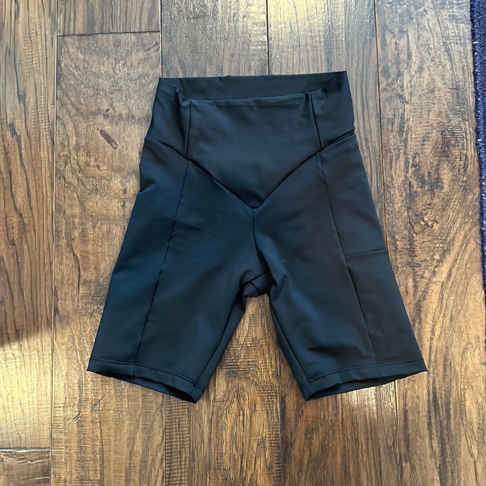 DYI medium black bikers with side pocket